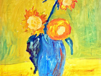 In meiner Spur. Zwei gelbe Gesichter und drei Sonnenblumen.