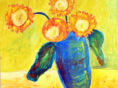 In meiner Spur. Zwei gelbe Gesichter und drei Sonnenblumen.